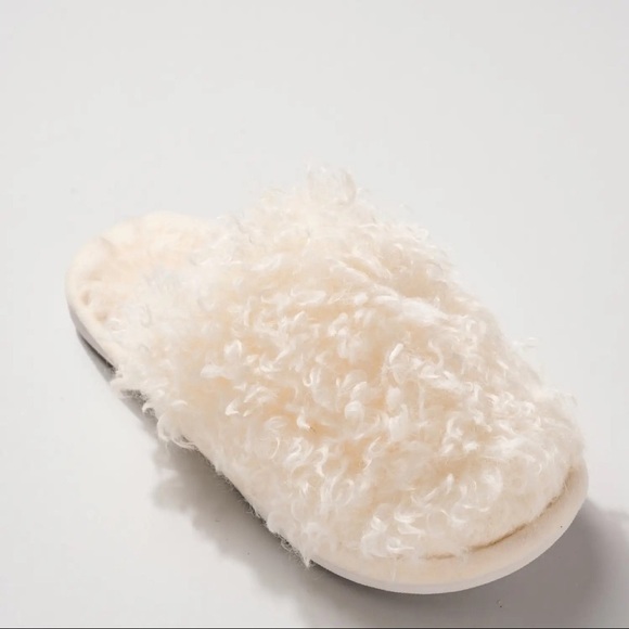Furry Slides Sandals/Slippers Color Ivory NWT - Picture 4 of 6